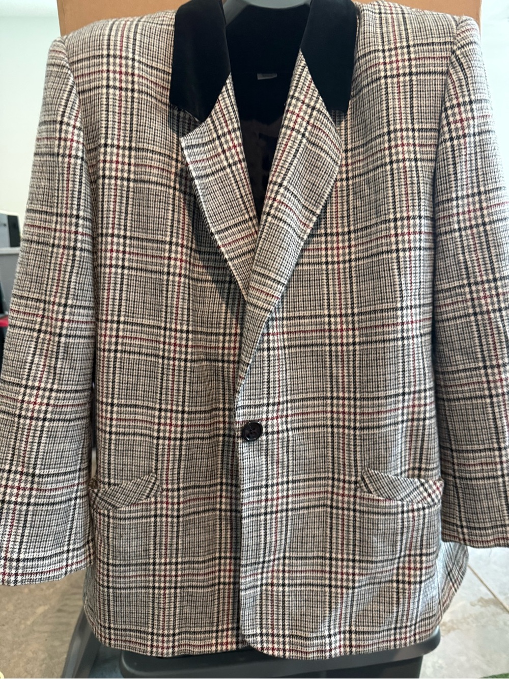 Classic Plaid Women's Blazer Jacket - Black Collar